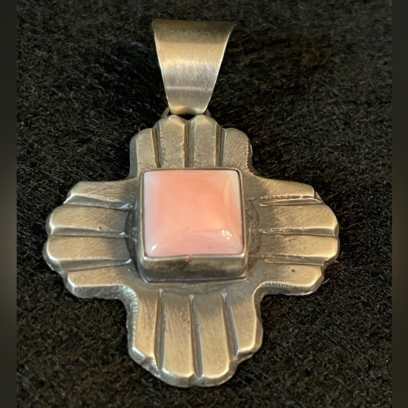 PINK CONCH STERLING SILVER PENDANT BY CHIMNEY BUTTE - Picture 3 of 8